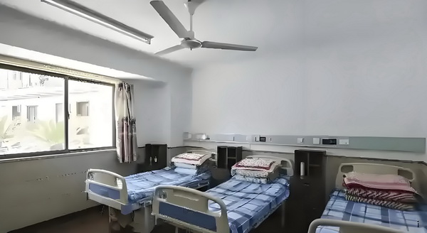 吓跑皇帝迎国师：替嫁丑后