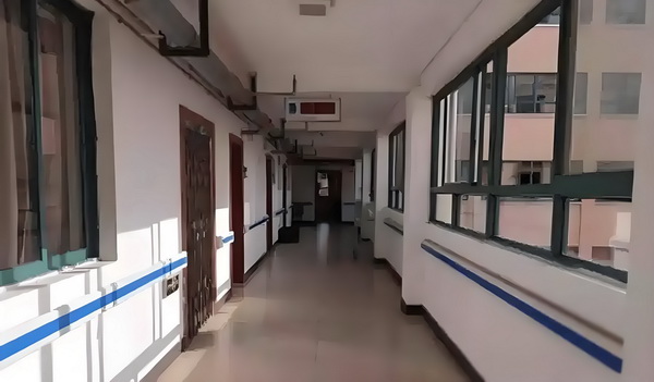 吓跑皇帝迎国师：替嫁丑后